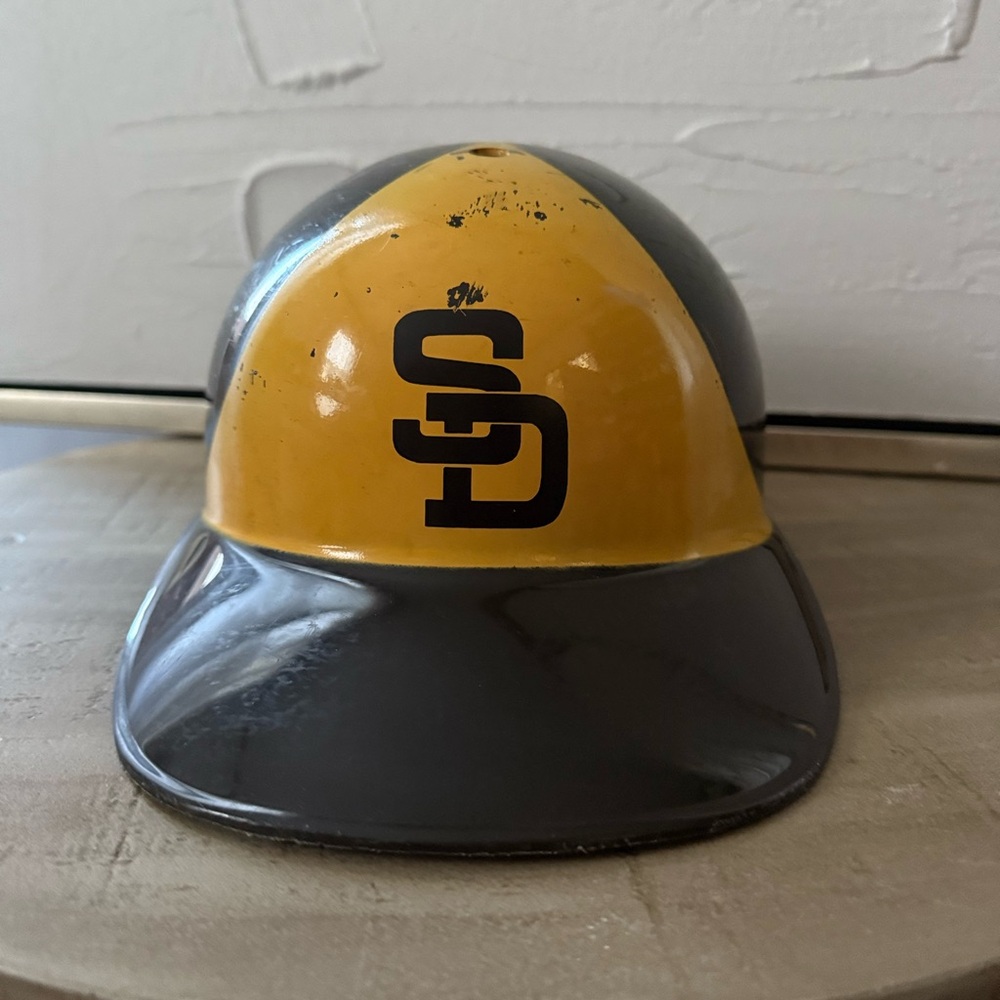 MLB San Diego Padres full size souvenir baseball helmet display batter VTG cap